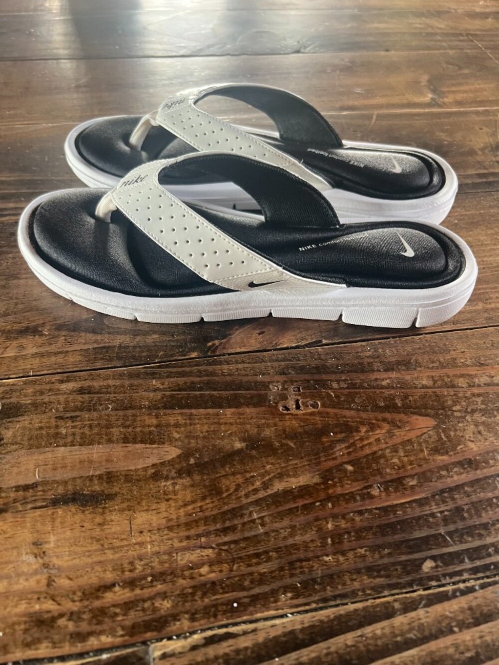 Nike Comfort Footbed Women's Black Flip Flops sz 10 Memory - Picture 2 of 5